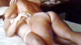Nerdy busty श्यामला इवा एंजेलिना जंगली जाते आणि मोठ्या खेळण्याने तिची फटी चोदते